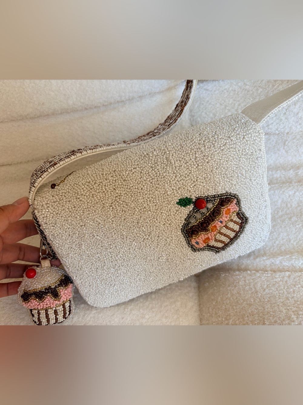 Beaded Cupcake shoulder Bag in White - Picture 2 of 5